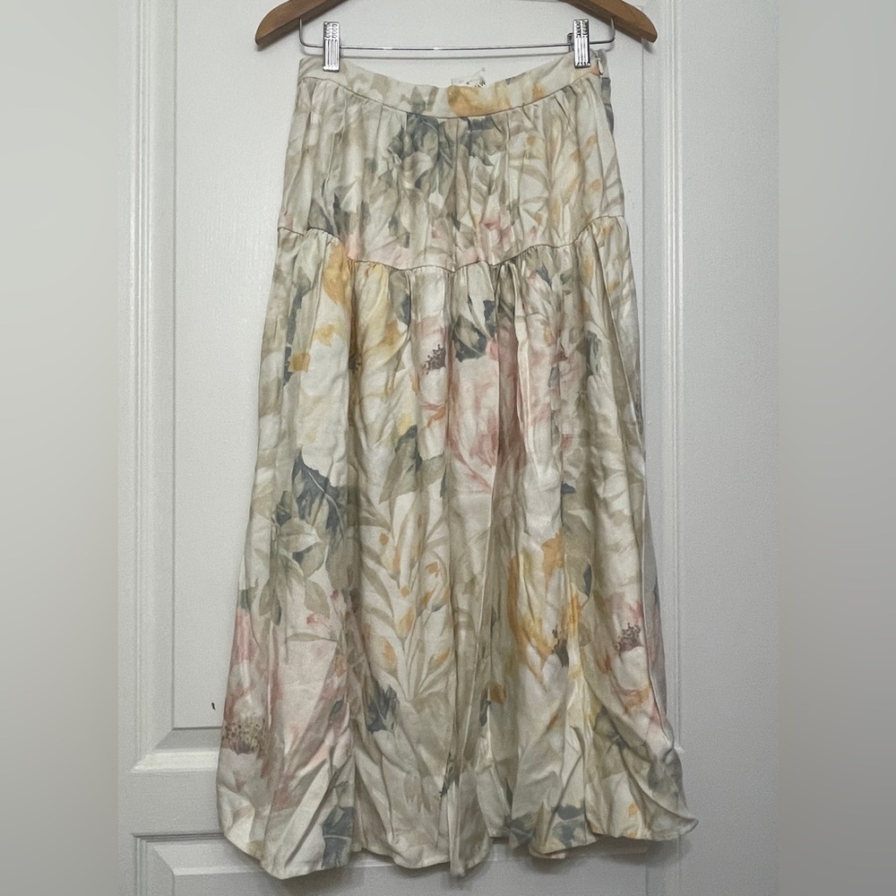 H&M floral midi skirt. Size 6